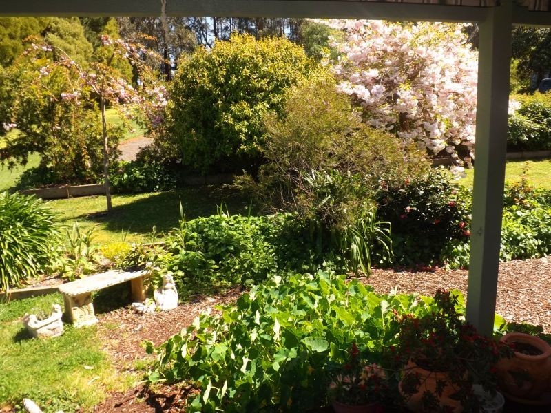 588 Russell Creek Road, Hill End VIC 3825