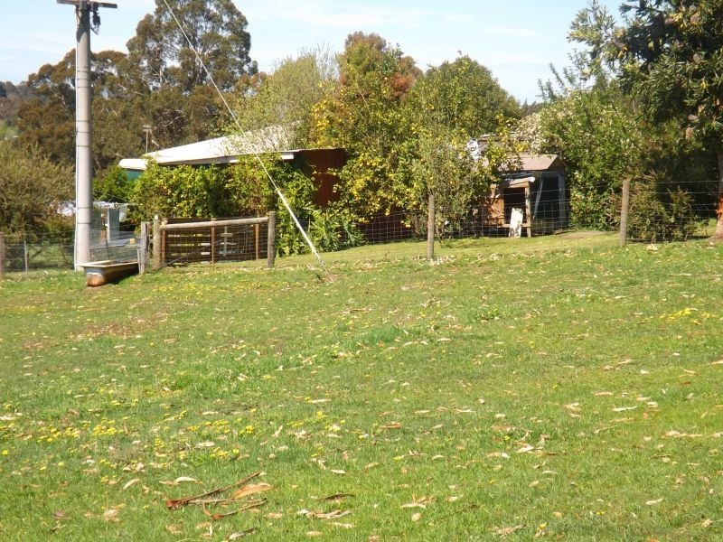 588 Russell Creek Road, Hill End VIC 3825