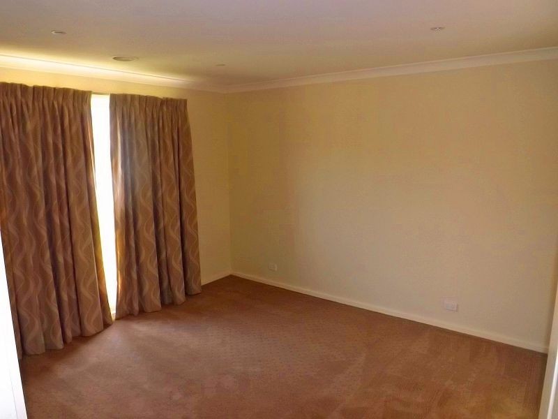 29 Vincent Boulevard, Trafalgar VIC 3824