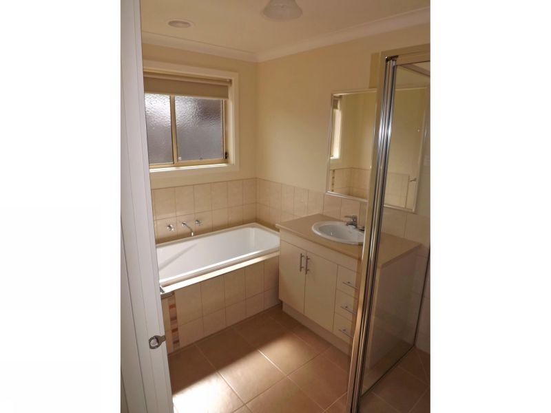 29 Vincent Boulevard, Trafalgar VIC 3824