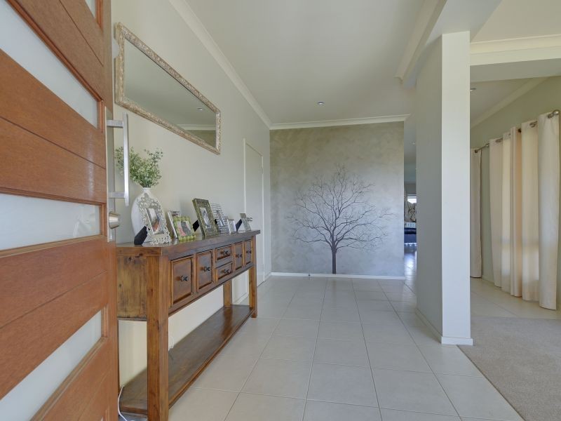 33 Villeneuve Drive, Trafalgar VIC 3824