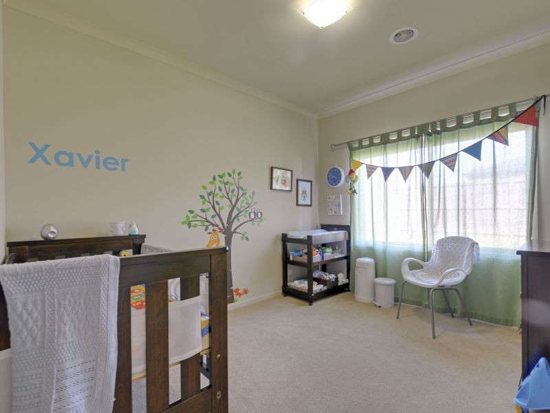 33 Villeneuve Drive, Trafalgar VIC 3824