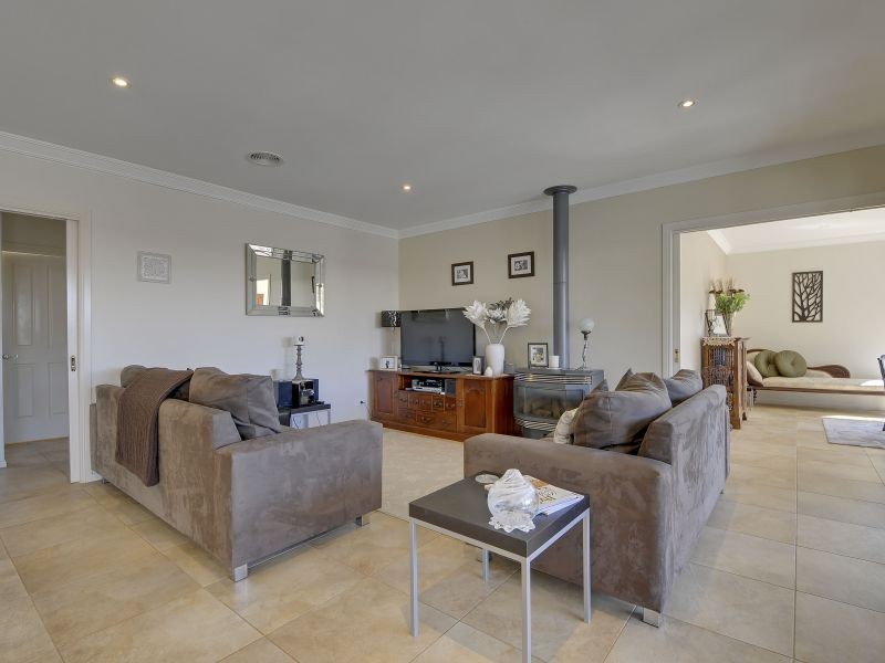 102 Stoddarts Road, Warragul VIC 3820