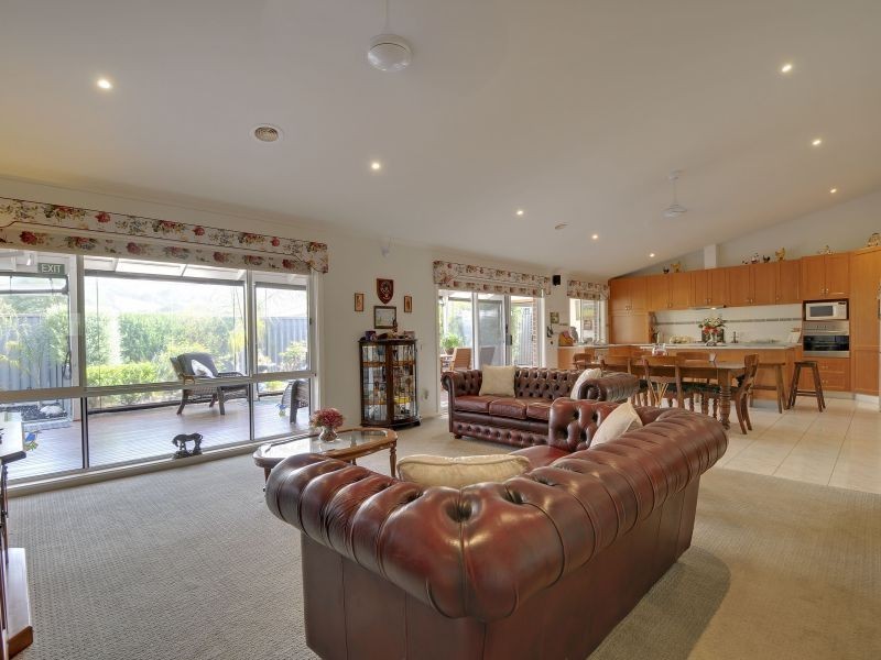 40 Vincent Blvd, Trafalgar VIC 3824