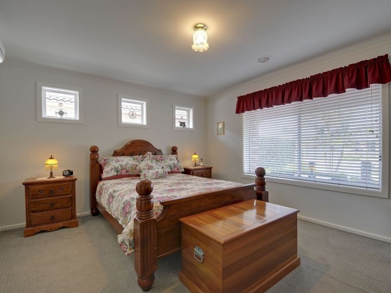 40 Vincent Blvd, Trafalgar VIC 3824