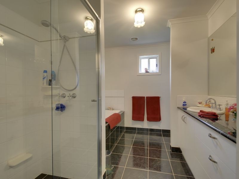 40 Vincent Blvd, Trafalgar VIC 3824