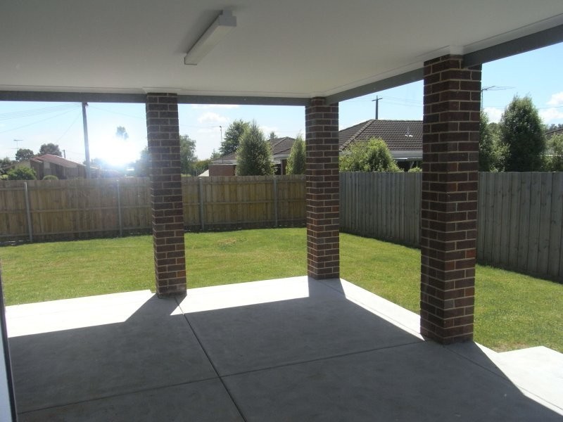 2 Poplar Close, Trafalgar VIC 3824