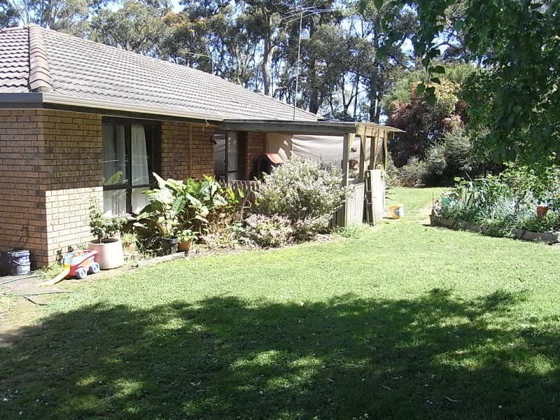 2408 Willow Grove Road, Hill End VIC 3825