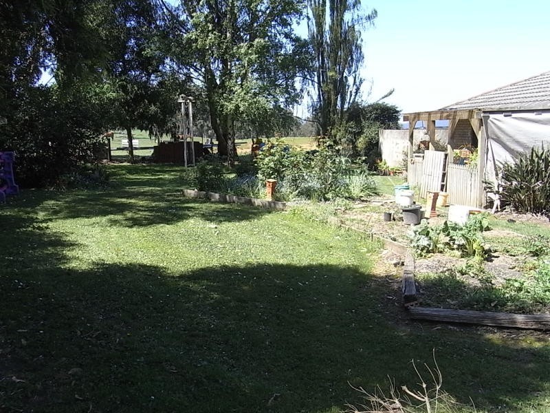 2408 Willow Grove Road, Hill End VIC 3825