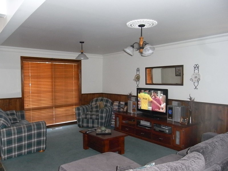 33 Kitchener Street, Trafalgar VIC 3824