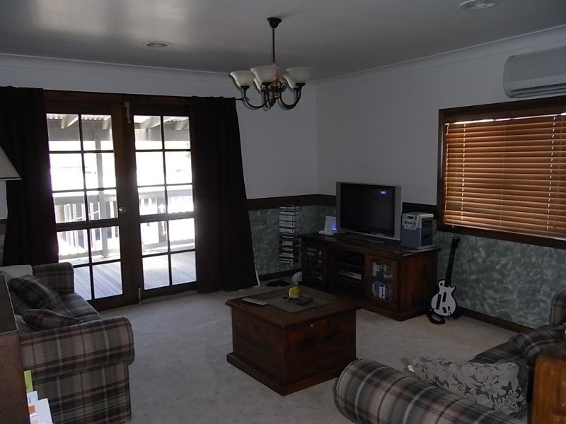 33 Kitchener Street, Trafalgar VIC 3824