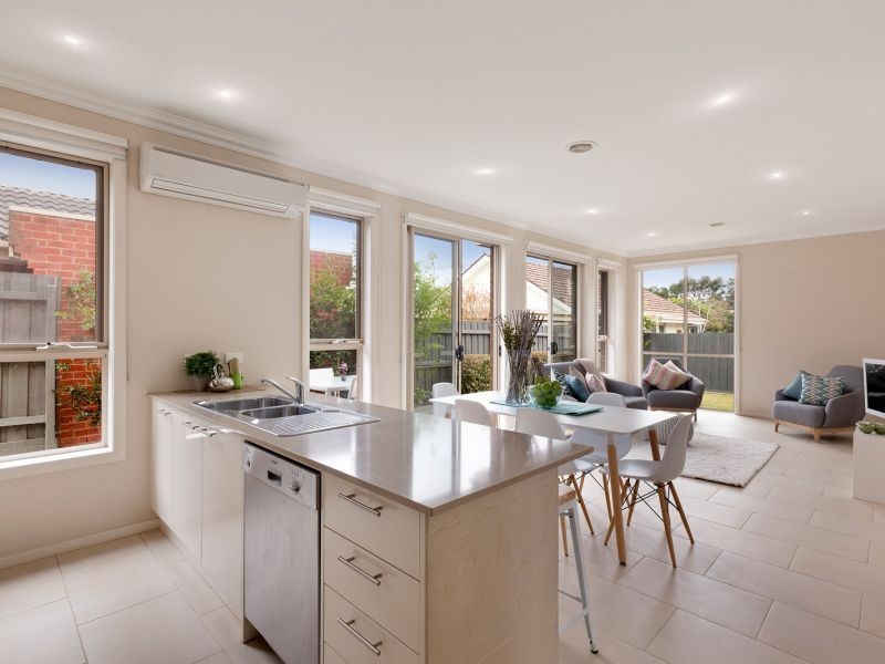 2 McGowans Lane, Burwood VIC 3125