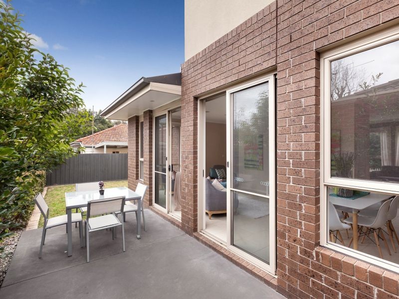 2 McGowans Lane, Burwood VIC 3125