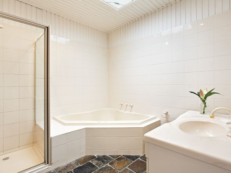 21 Roberts Avenue, Box Hill South VIC 3128