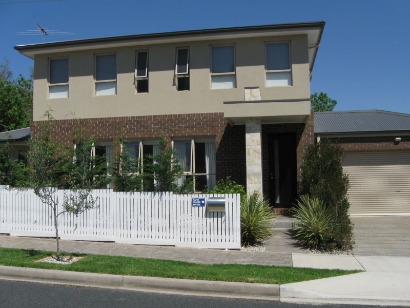2 McGowans Lane, Burwood VIC 3125
