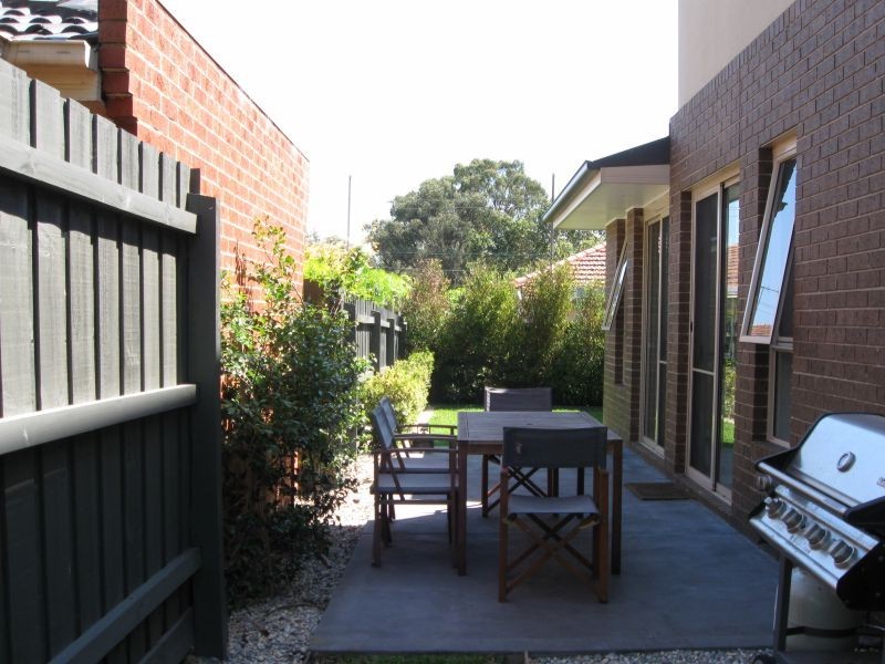 2 McGowans Lane, Burwood VIC 3125