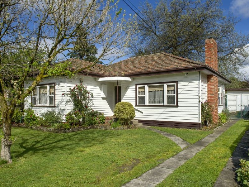 4 Standard Avenue, Box Hill VIC 3128