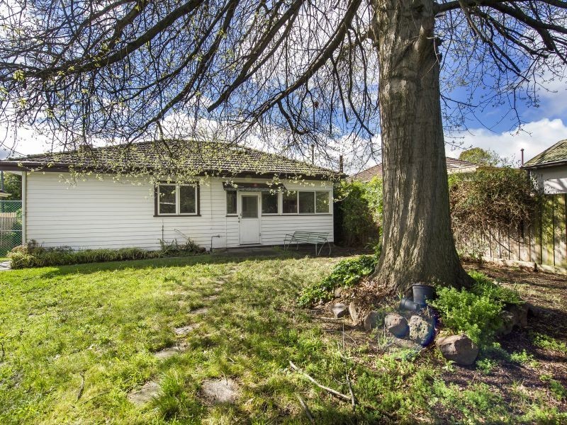 4 Standard Avenue, Box Hill VIC 3128