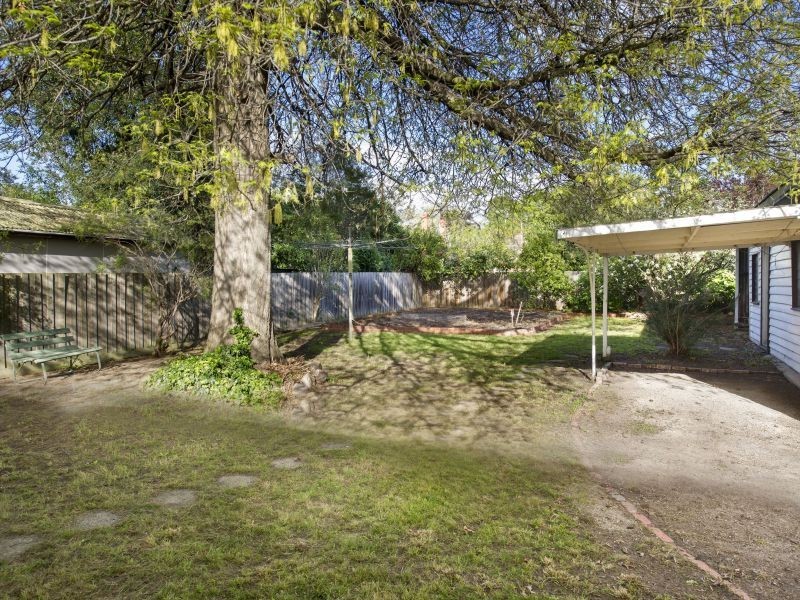4 Standard Avenue, Box Hill VIC 3128