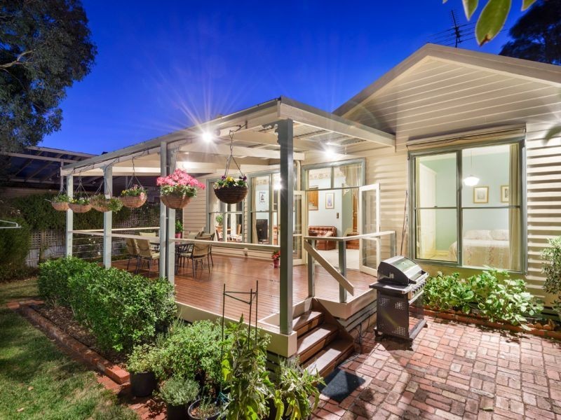 14 Hannaslea Street, Box Hill VIC 3128