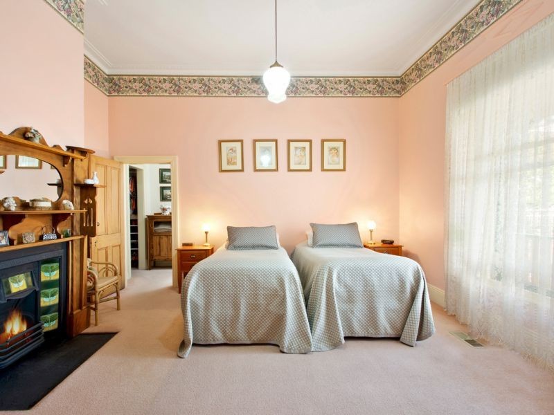 14 Hannaslea Street, Box Hill VIC 3128