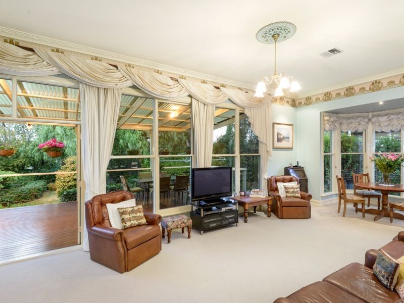 14 Hannaslea Street, Box Hill VIC 3128