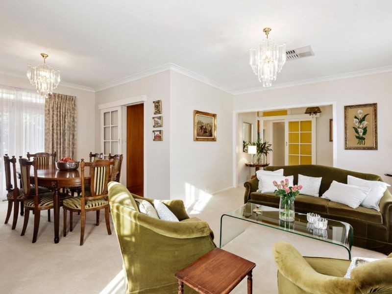 67 Lorraine Drive, Burwood East VIC 3151