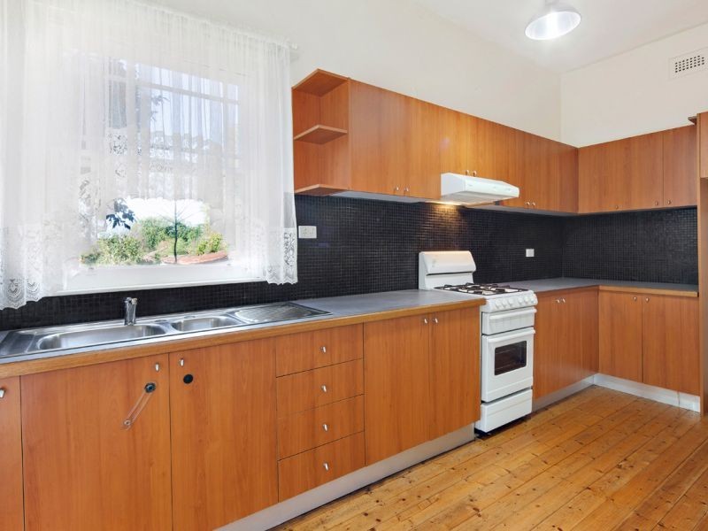10 Hannaslea Street, Box Hill VIC 3128