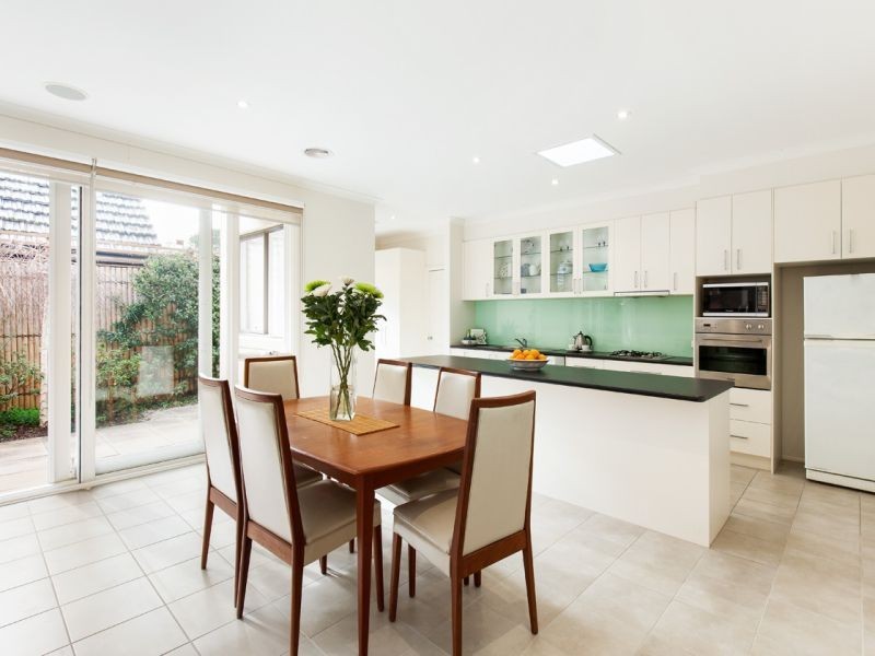 2/22 Graham Place, Box Hill VIC 3128