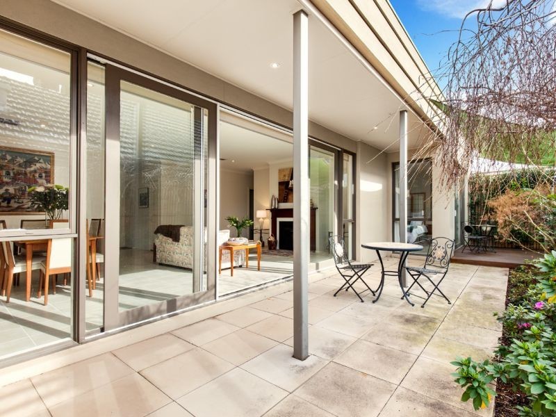 2/22 Graham Place, Box Hill VIC 3128