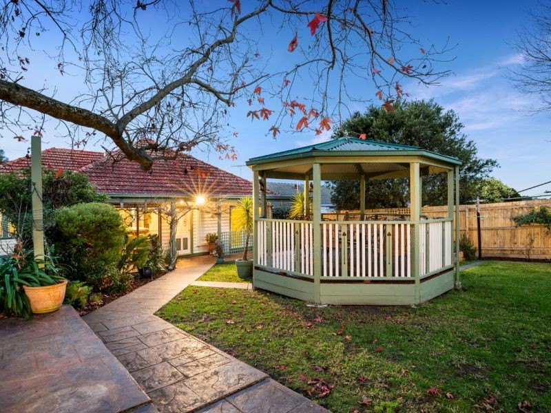 27 Morton Road, Burwood VIC 3125