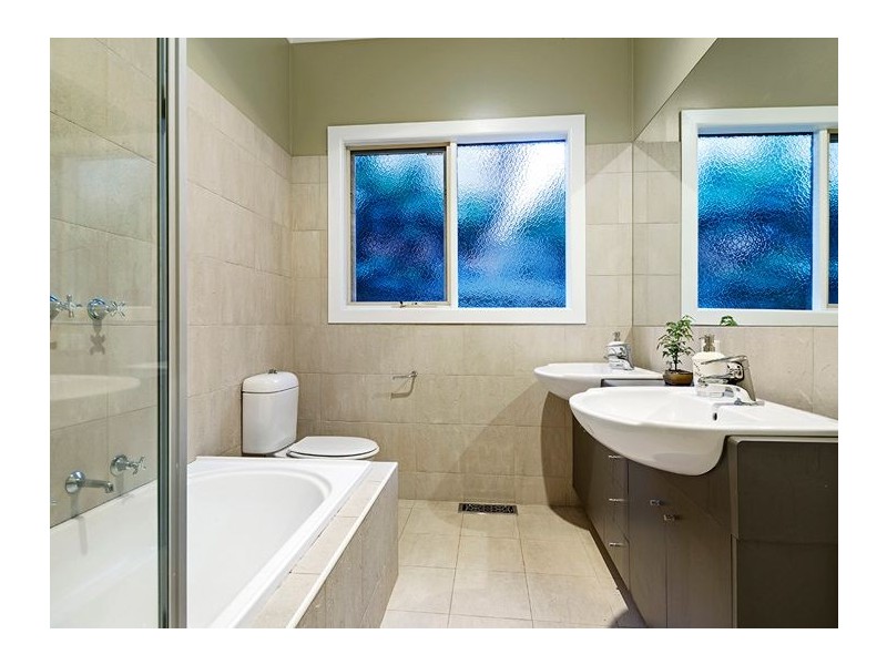 28 Grandview Road, Box Hill South VIC 3128