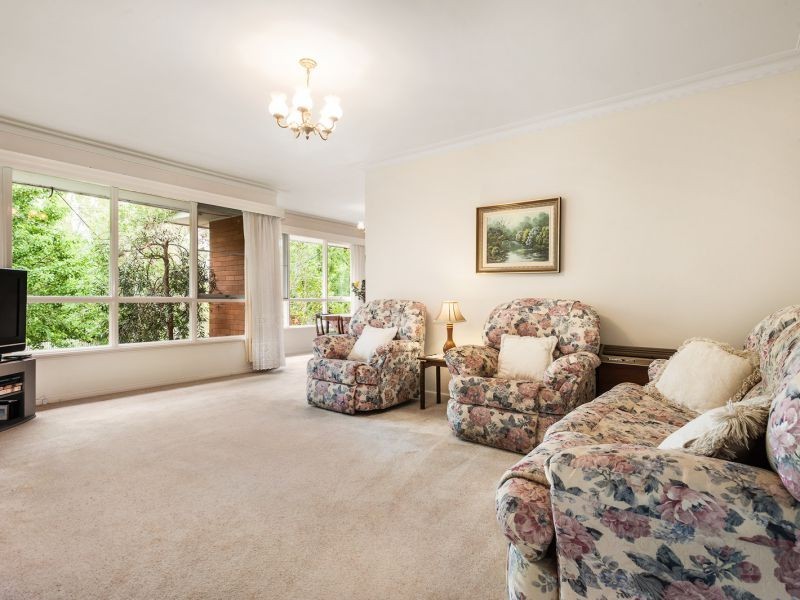 4 Douglas Avenue, Box Hill South VIC 3128