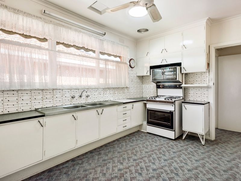 4 Douglas Avenue, Box Hill South VIC 3128