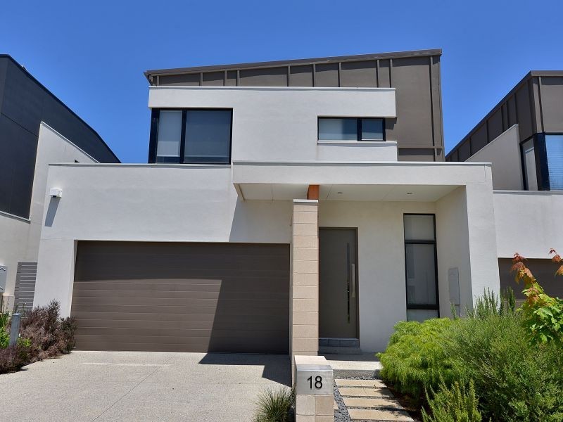 18 Burn Nar Look Drive, Burwood VIC 3125