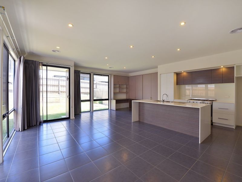 18 Burn Nar Look Drive, Burwood VIC 3125