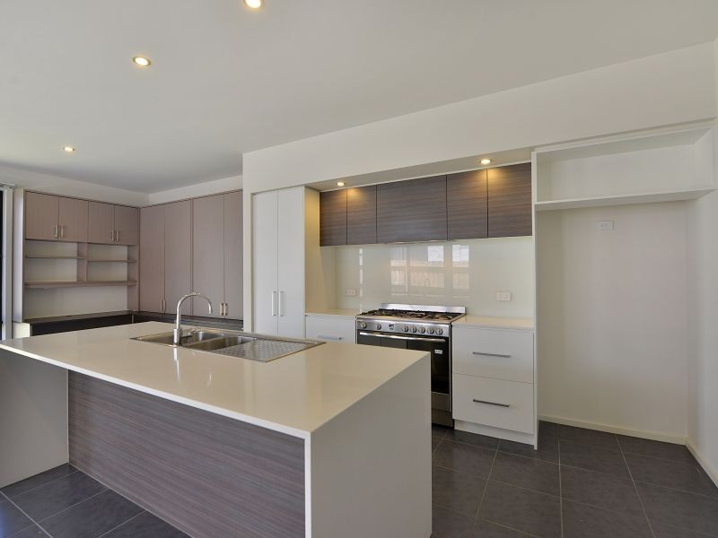 18 Burn Nar Look Drive, Burwood VIC 3125