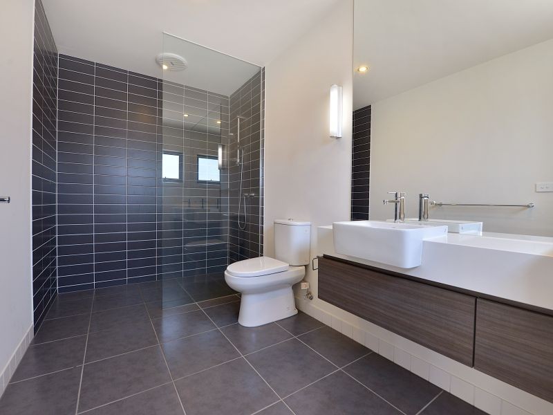 18 Burn Nar Look Drive, Burwood VIC 3125