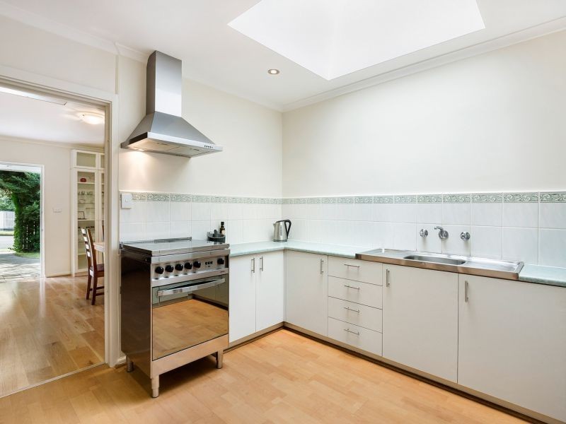 1/49 Elgar Road, Burwood VIC 3125