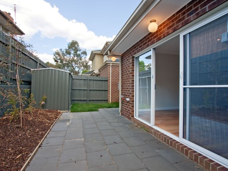 2/17 Sunhill Avenue, Burwood VIC 3125