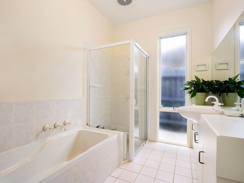 4 Abrahams Court, Burwood VIC 3125