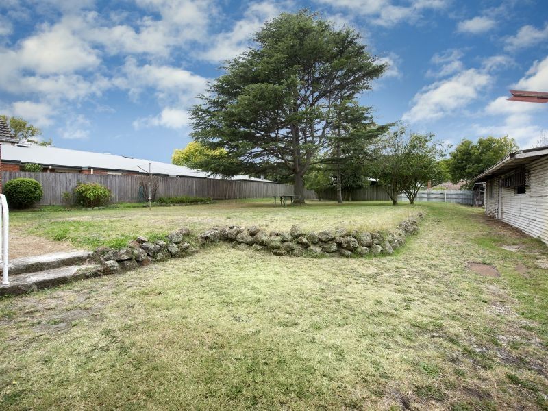 8 Edwards Street, Burwood VIC 3125