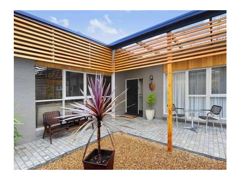 96 Mahoneys Road, Forest Hill VIC 3131