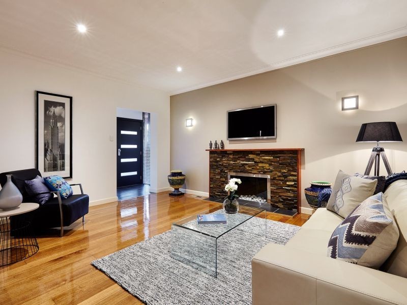 33 Lyndhurst Crescent, Box Hill North VIC 3129
