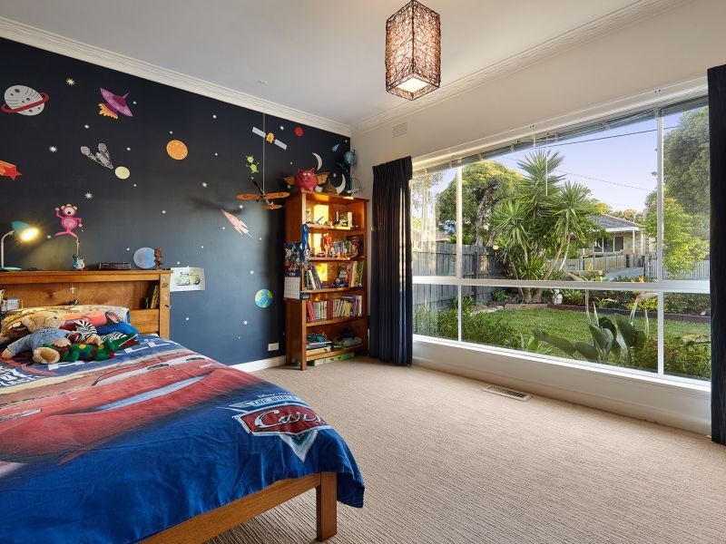 33 Lyndhurst Crescent, Box Hill North VIC 3129