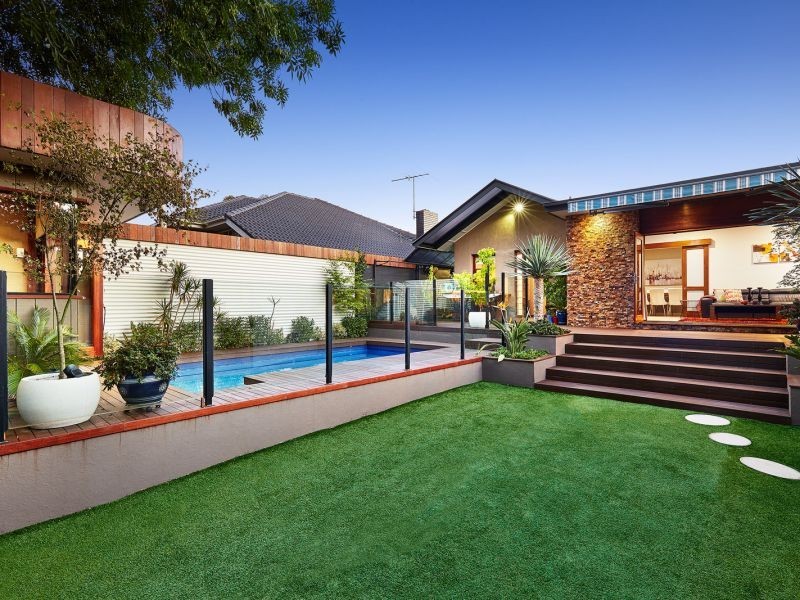 33 Lyndhurst Crescent, Box Hill North VIC 3129