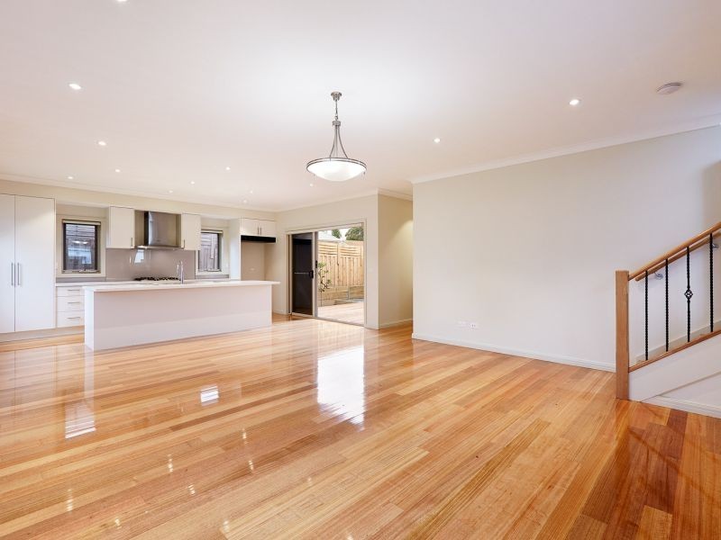 1/110 Parer Street, Burwood VIC 3125