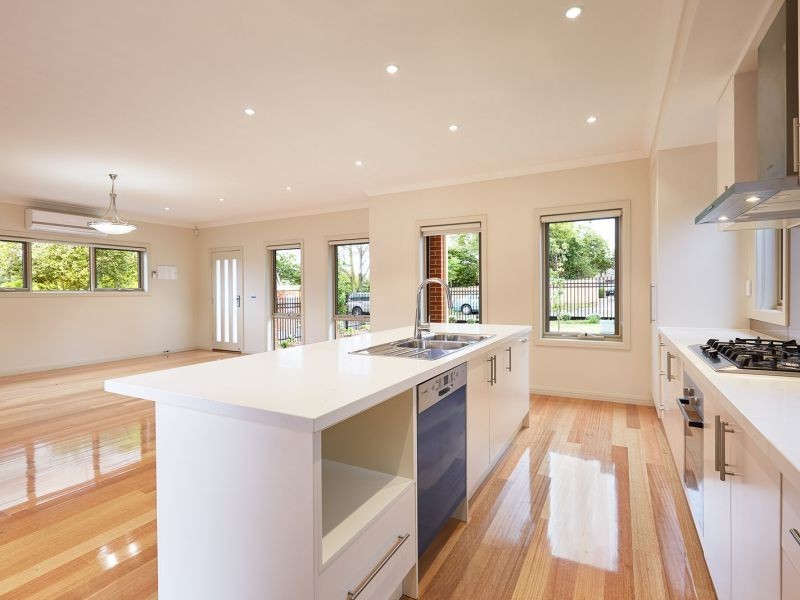 1/110 Parer Street, Burwood VIC 3125