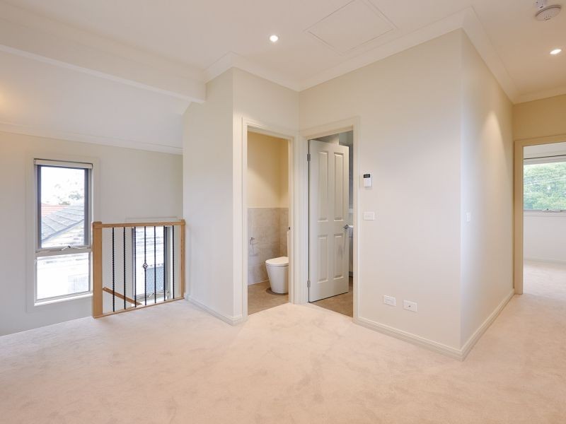 1/110 Parer Street, Burwood VIC 3125