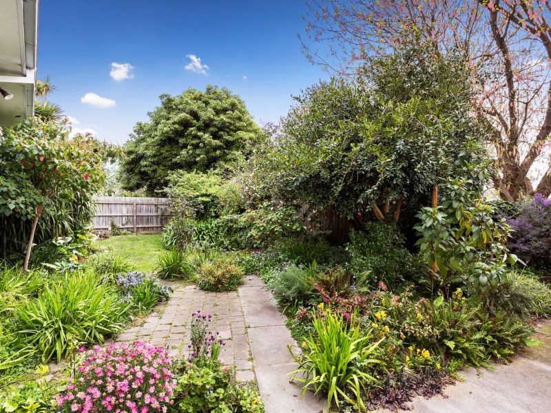 2 Aberdeen Road, Blackburn South VIC 3130